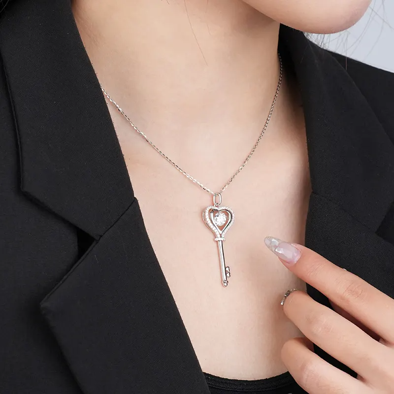 925 Elara Silver Moissanite Diamond Necklace