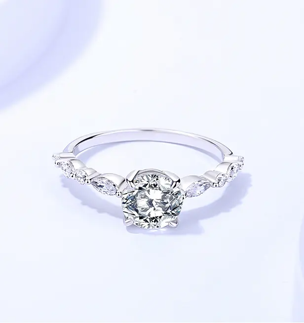 925 Silver Elara Moissanite Diamond Ring