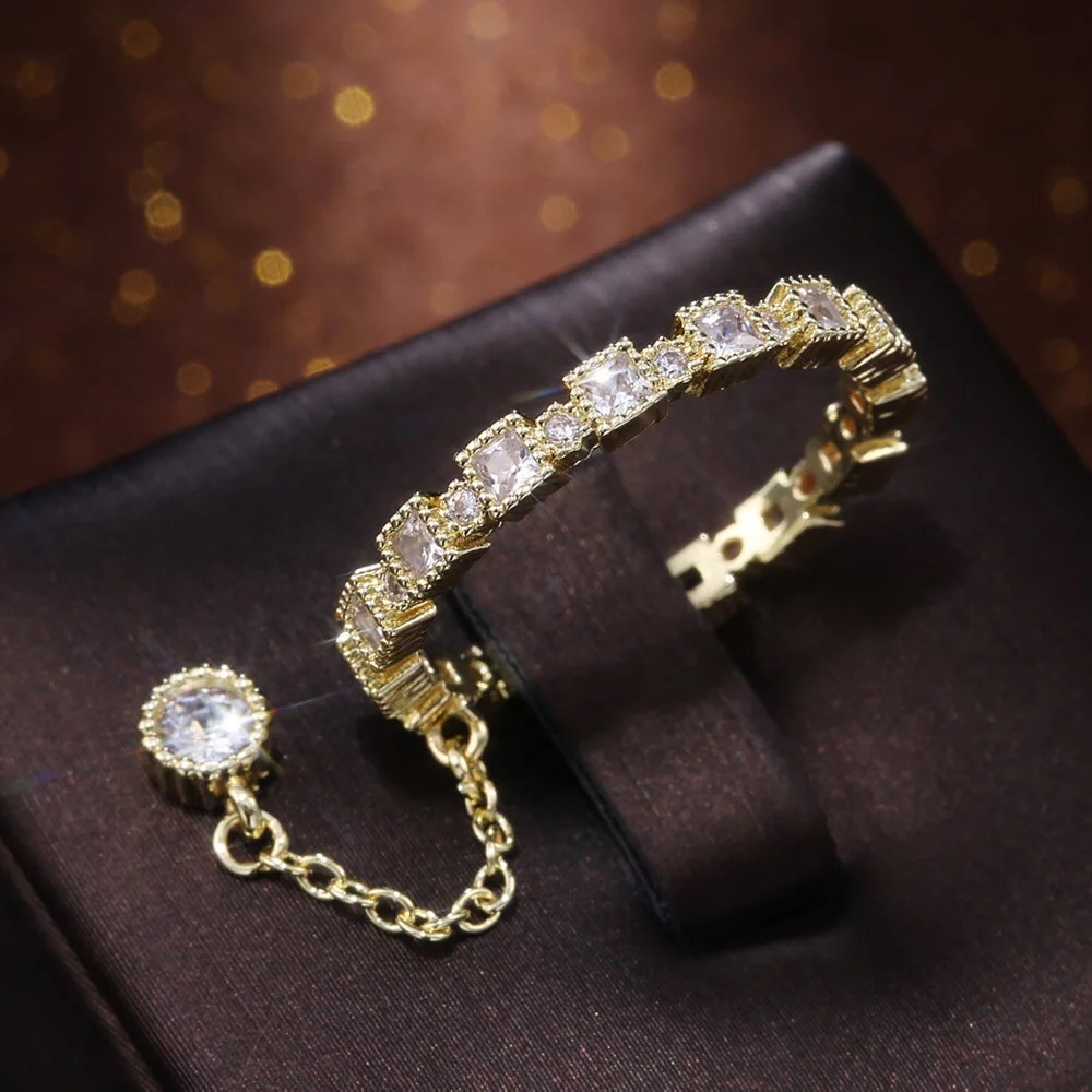 Sphinx 18k Gold-plated Ring