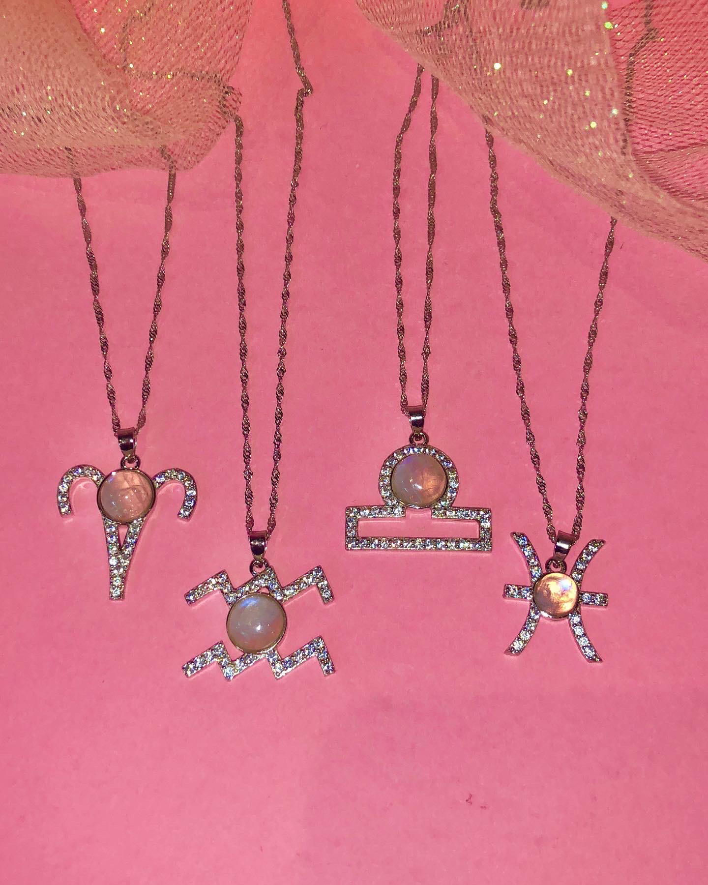 قلادة برج الحوت