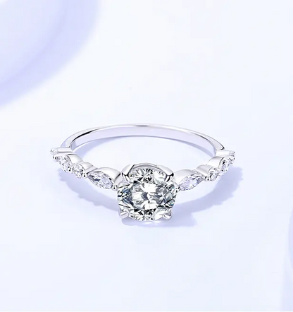 925 Elara Silver Moissanite Diamond Ring